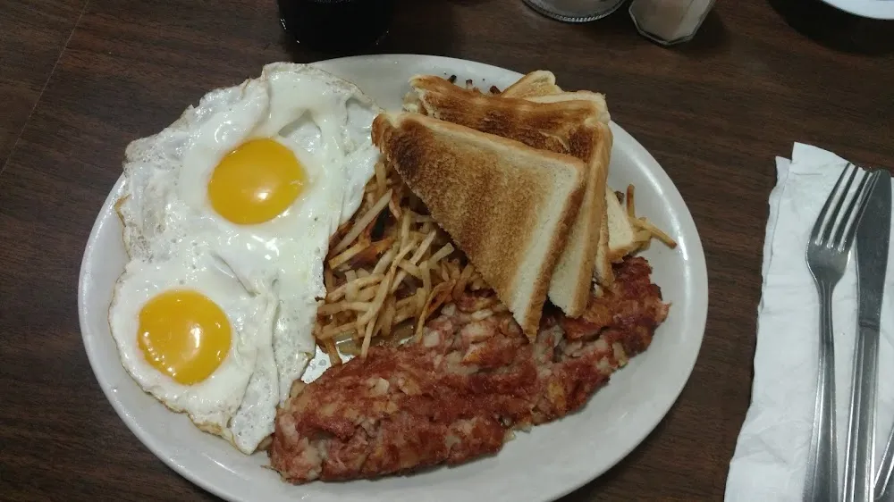 Corned Beef Hash Eggs over Easy & Crispy Hasbrowns My Favorite
